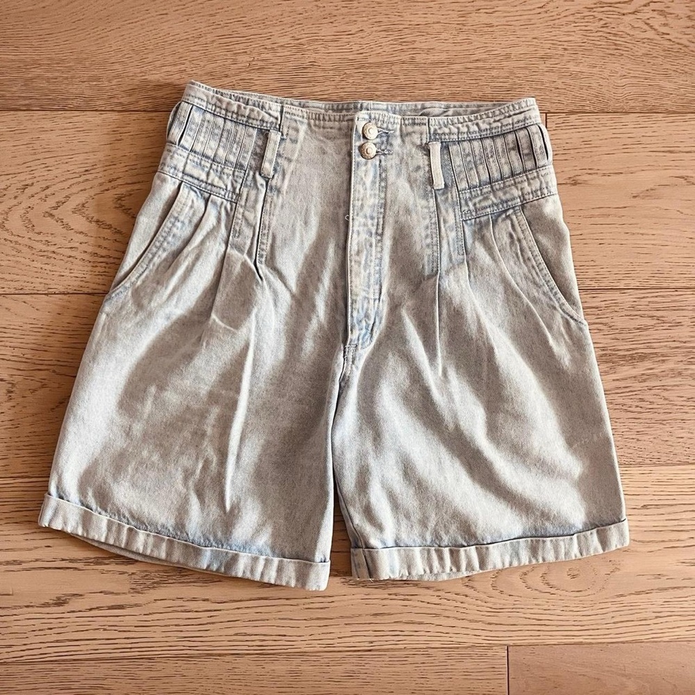 90s Vintage High-waisted light blue denim shorts with intricate belt loop detail